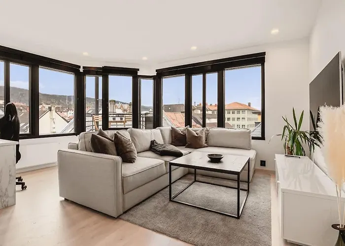 Dinbnb Apartments I Penthouse 250M From City Center I Privat Balcony