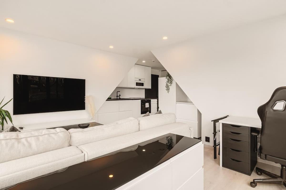 Dinbnb I Penthouse 250m From Center I Privat Balcony